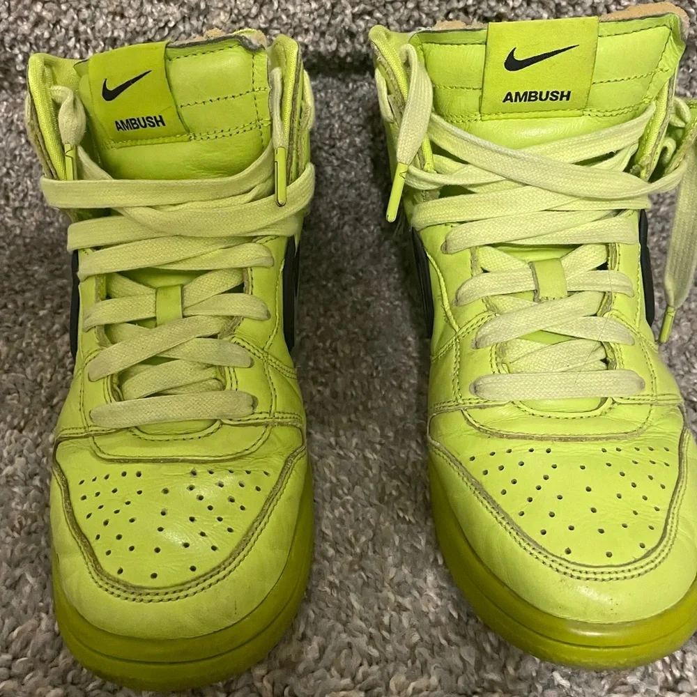 Nike Dunk High
AMBUSH Flash Lime - Picture 2 of 10